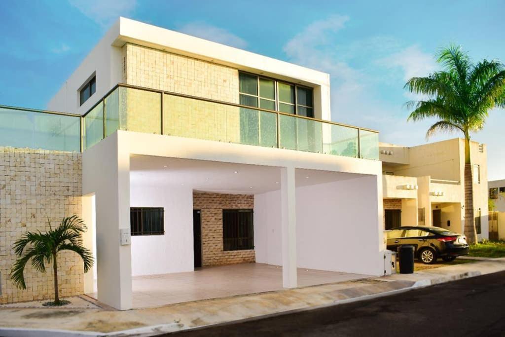 Casa Hector, Con Jacuzzi, Cerca Del Foro Gnp. Villa Merida Exterior photo